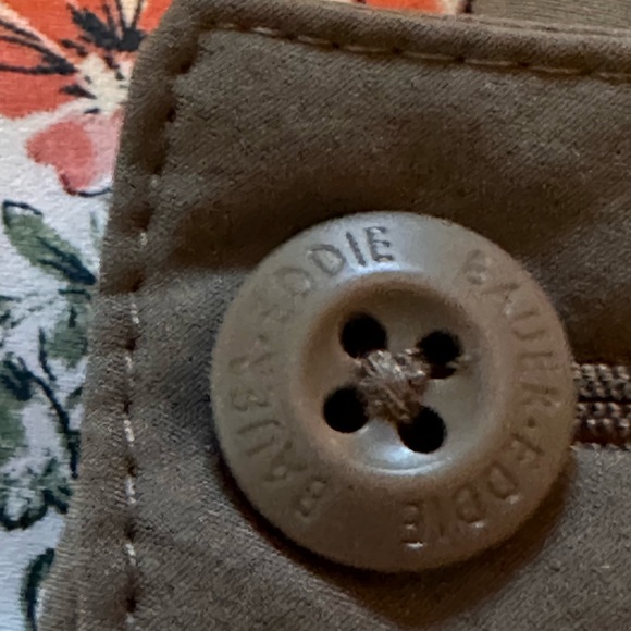 Eddie Bauer Brown Cargo Shorts Lightweight Casual- woman’s -size 14 - Picture 5 of 6